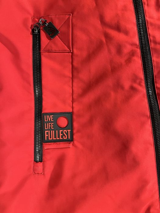 Жіноча червона куртка весна-осінь.