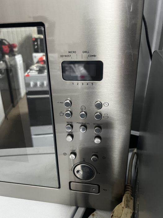 Вставна мікрохвильовка Ariston