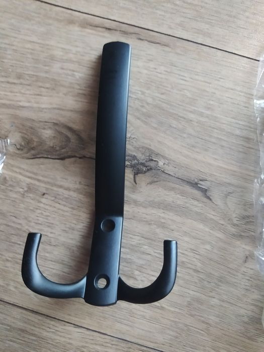 Wieszaki, uchwyty czarne metalowe