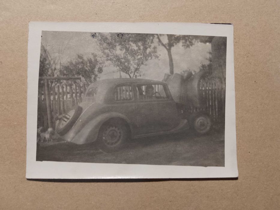 stare zdjęcie samochodu unikat, chyba Fiat Simca