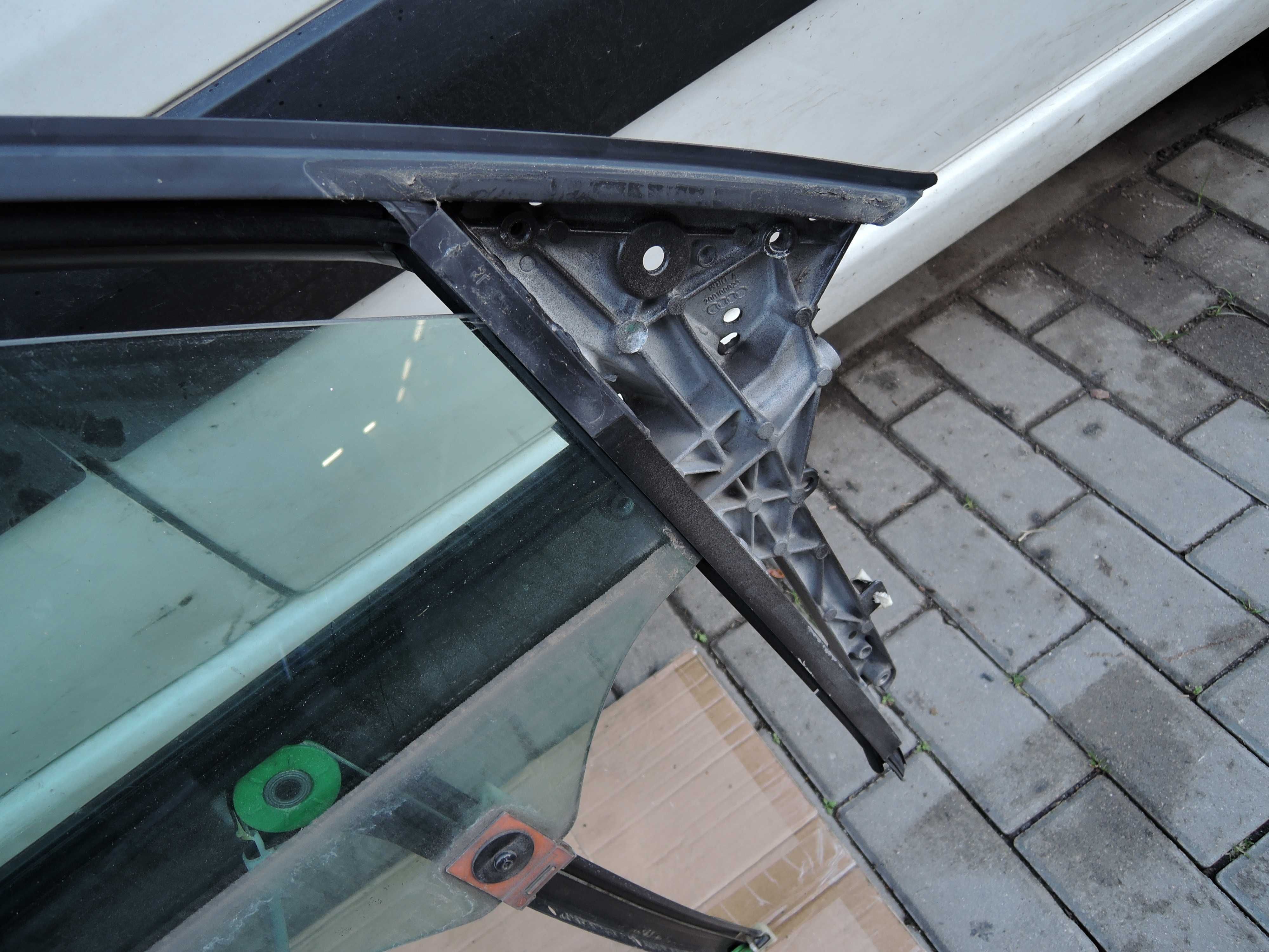 Ramka Drzwi  Szyba Podnośnik  Prawa  AUDI A3 S3 8P 3 drzwi