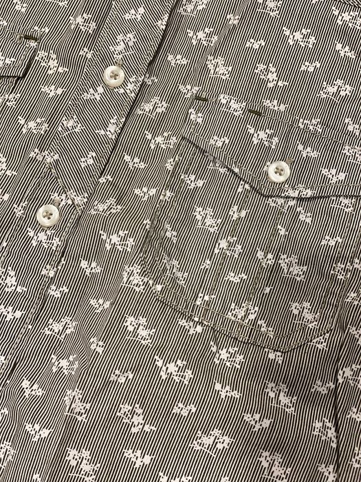 Мужская рубашка в цветочек , серого цвета