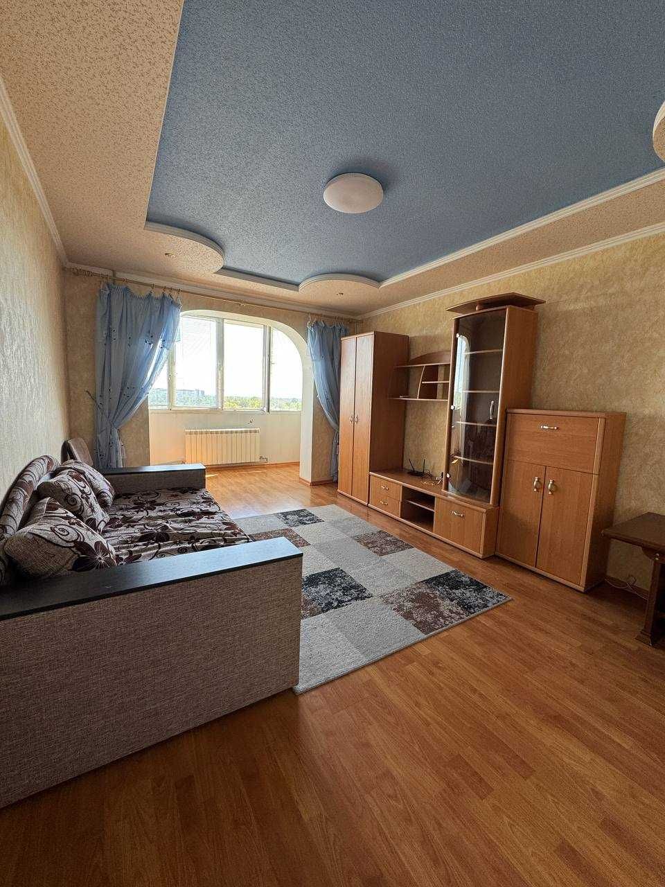 продам 2 комнатную квартиру МИР левый берег