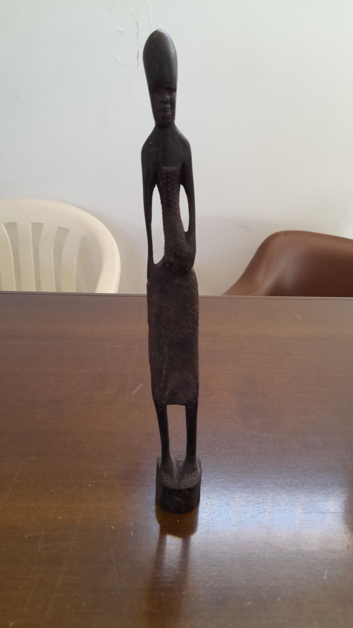 Estatueta africana em madeira