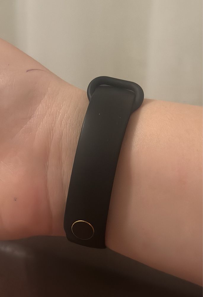 Продам mi band 6