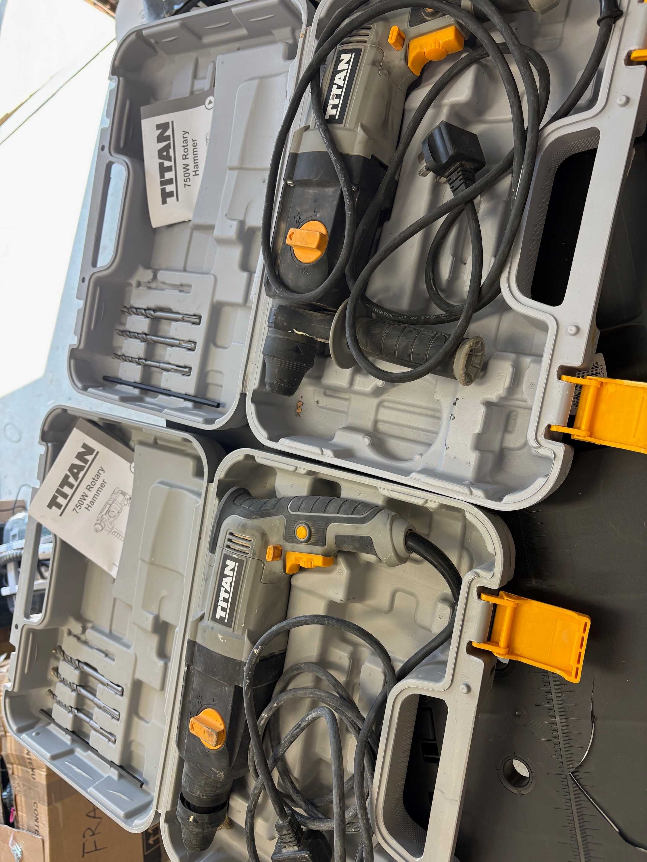 Młotowiertarka Titan SDS 750W TTB872 SDS + WALIZKA