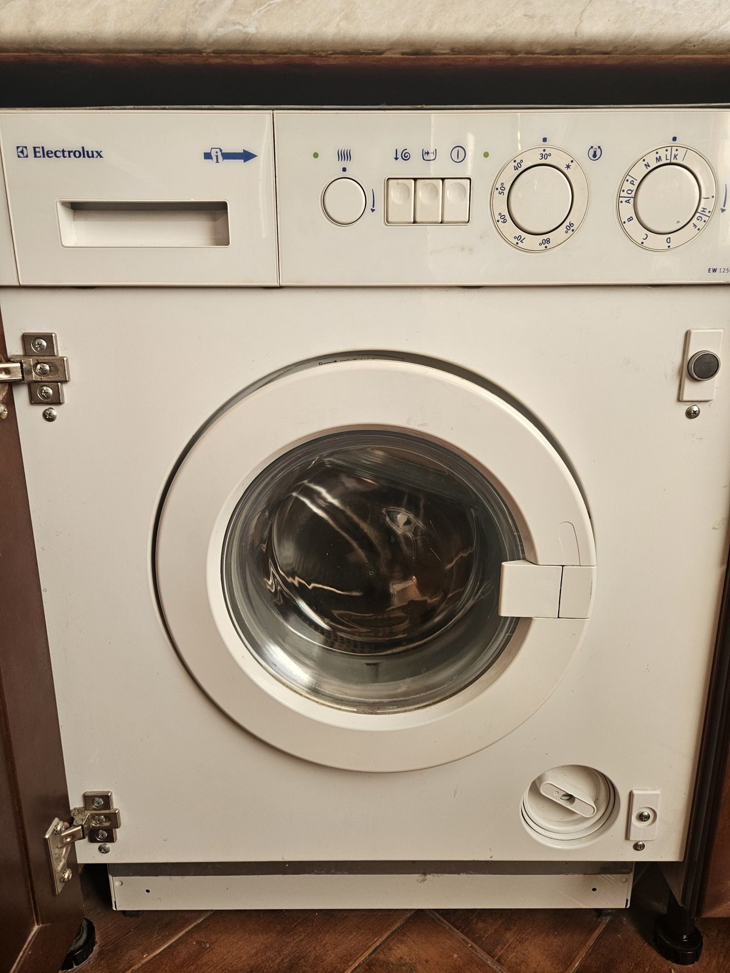 Продам пральну машинку Electrolux EW 1250 WI