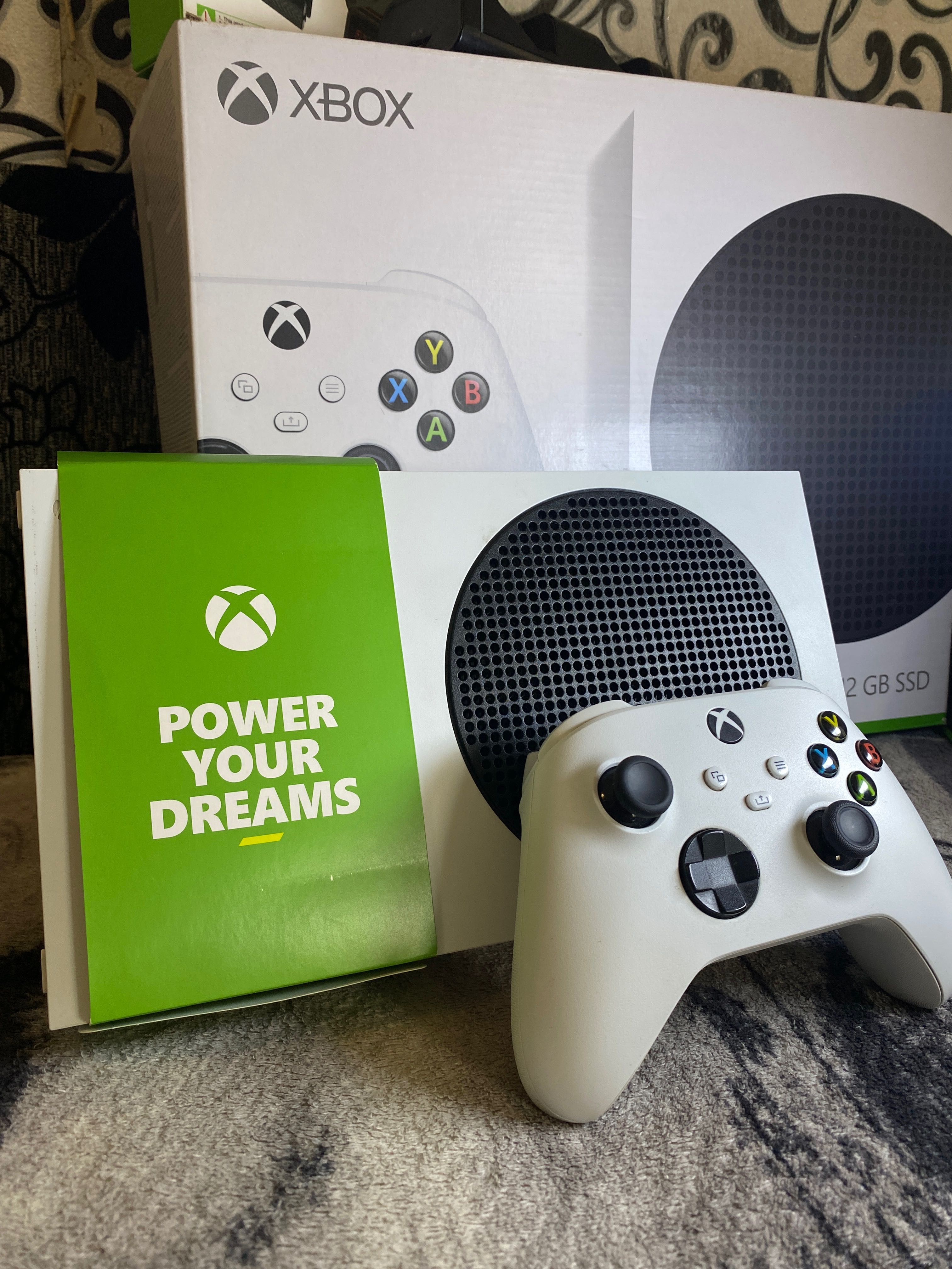 Продам Xbox s (512gb)