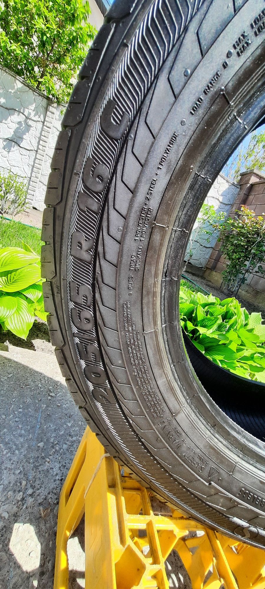 Продам шини Hankook RA 28(205/65/R16 C-2шт,Semperit 205/65/R 16 C-2шт.