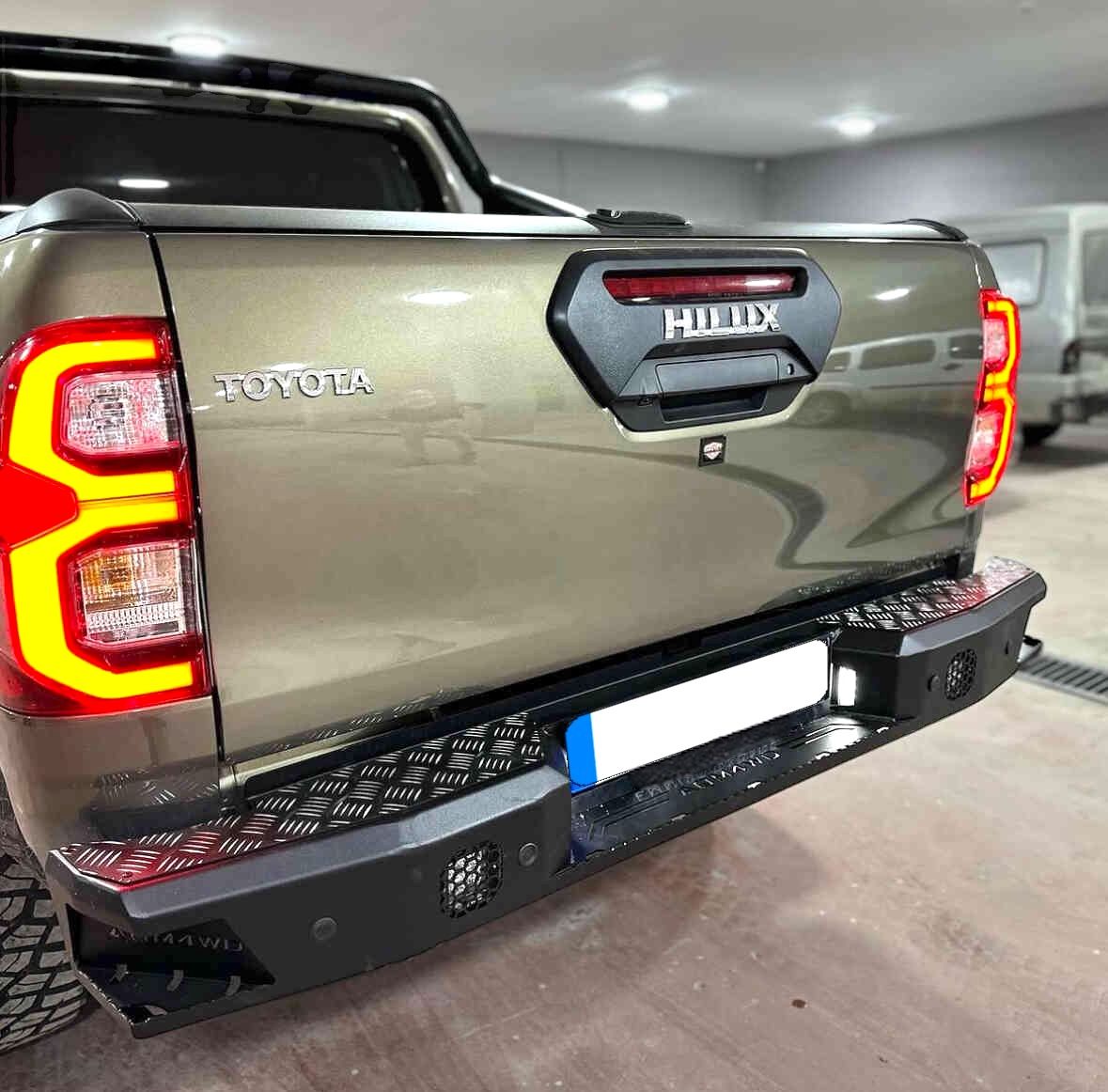 Zderzak tylny tył Toyota Hilux 4x4 Stalowy Offroad