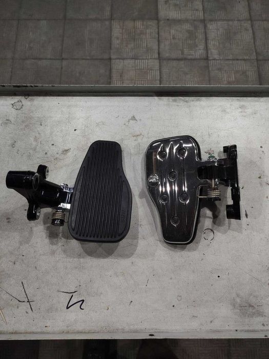 Комплект підніжек на BMW R18