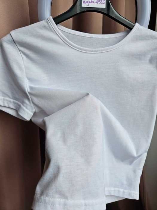 Biały top / krótki t-shirt z krótkim rękawem rozmiar S