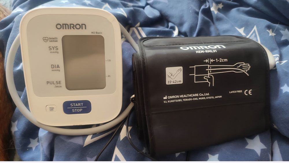 автоматический тонометр OMRON M2 Basic (HEM-7121-RU
работает от сети и