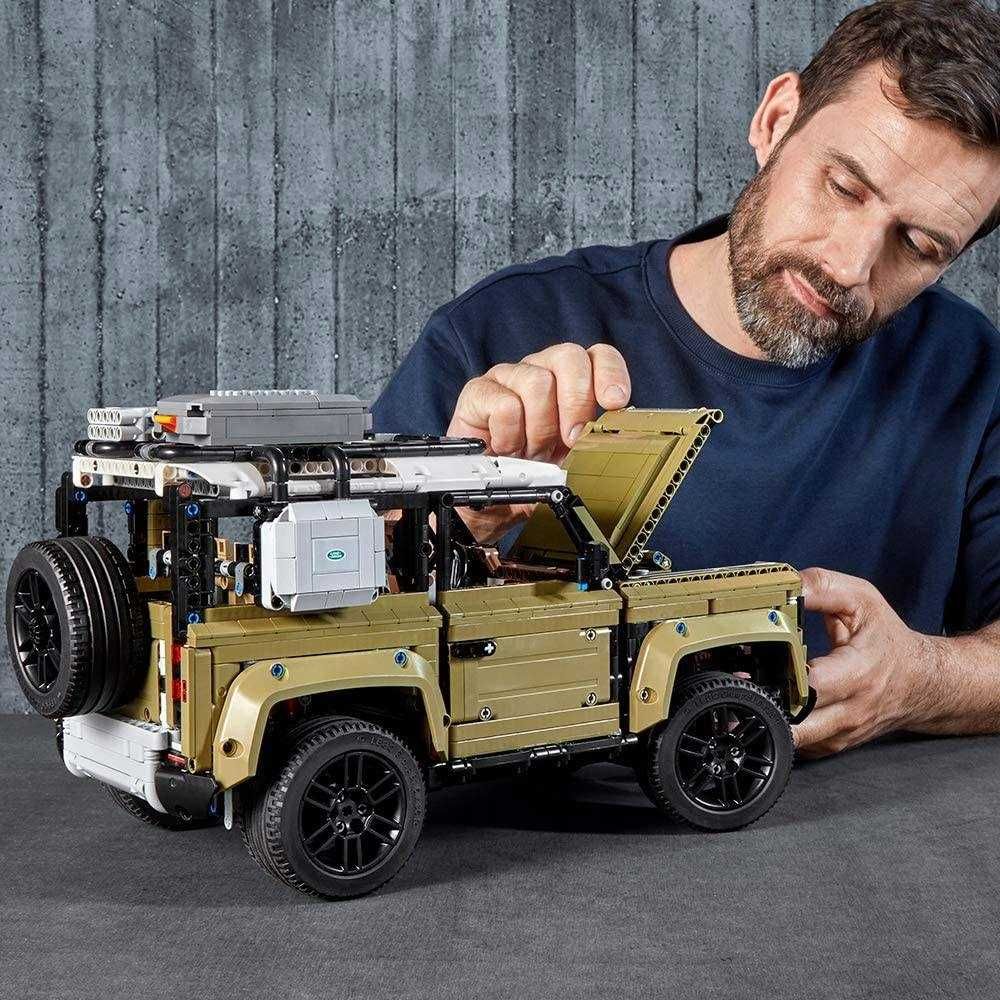 конструктор LEGO TECHNIC Land Rover Defender 42110