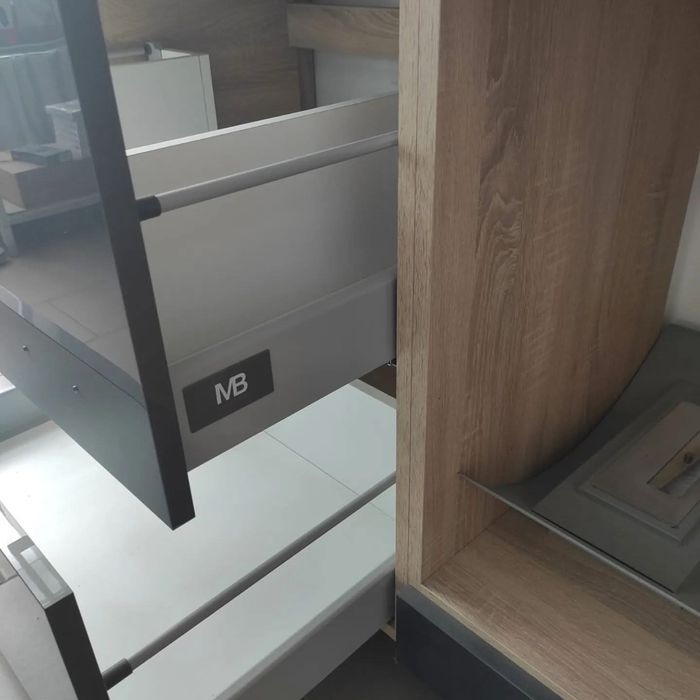 Кухня нова з вітрини