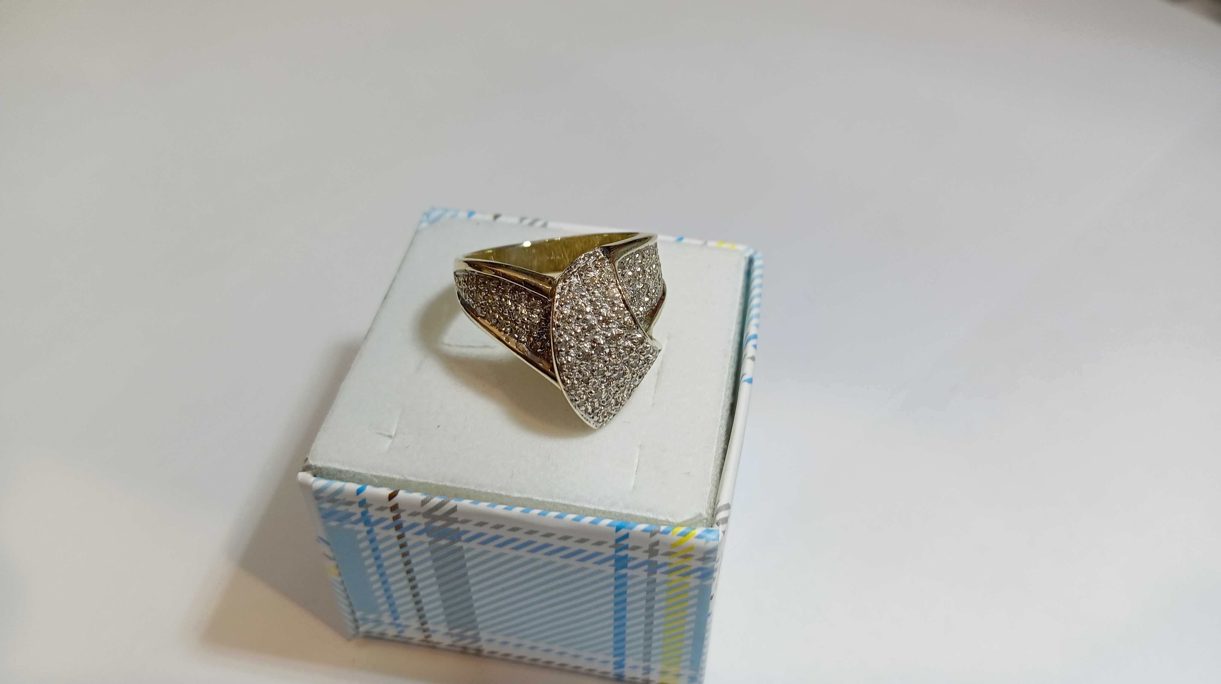Złoty pierścionek ze 100 diamentami!