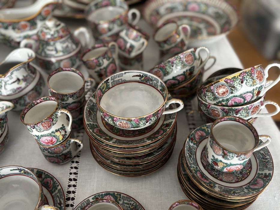 Serviço porcelana chinesa Macau – Rose Medallion (154 peças, 50 anos)