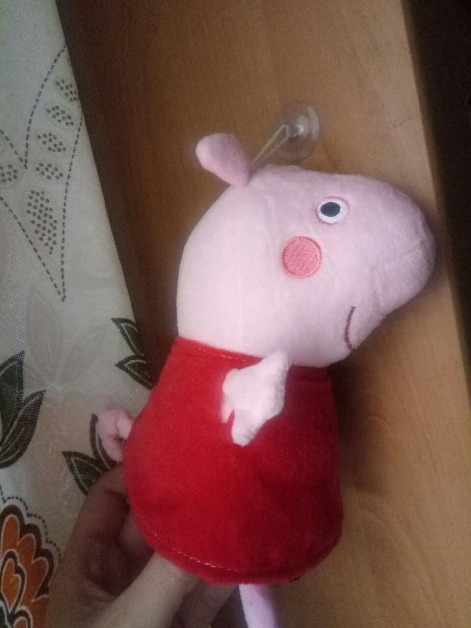 Свинка Пеппа 25 см на присоске мягкая музыкальная
