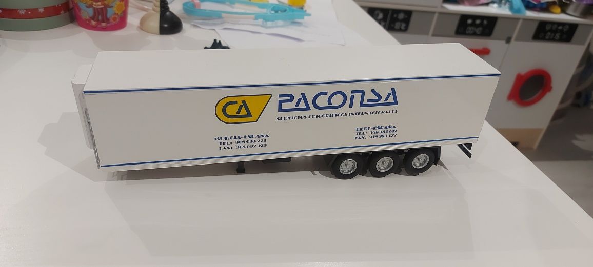 Miniatura camião iveco  trailer 1/43