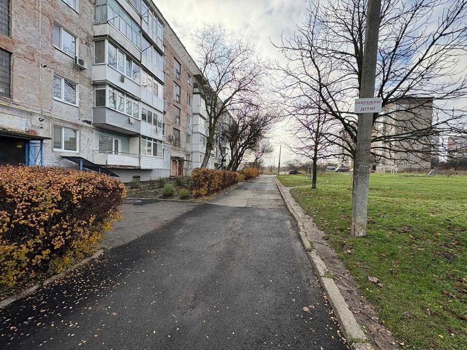 Продається 3-кімнатна квартира з автономним опаленням у селищі Нове!