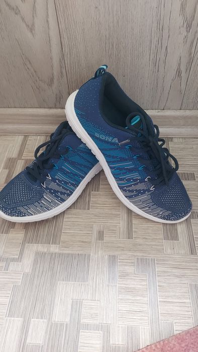 Продам кросівки Bona
