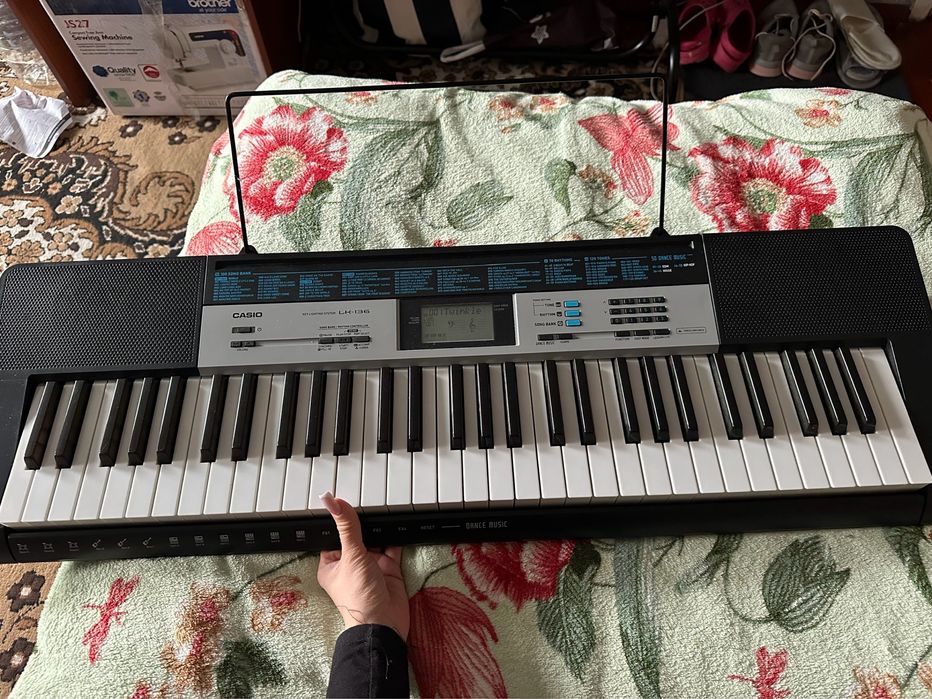 Синтезатор Casio LK-136