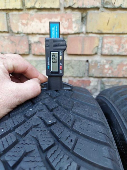 Шини б/в 195 65 R15 Falken Eurowinter HS01