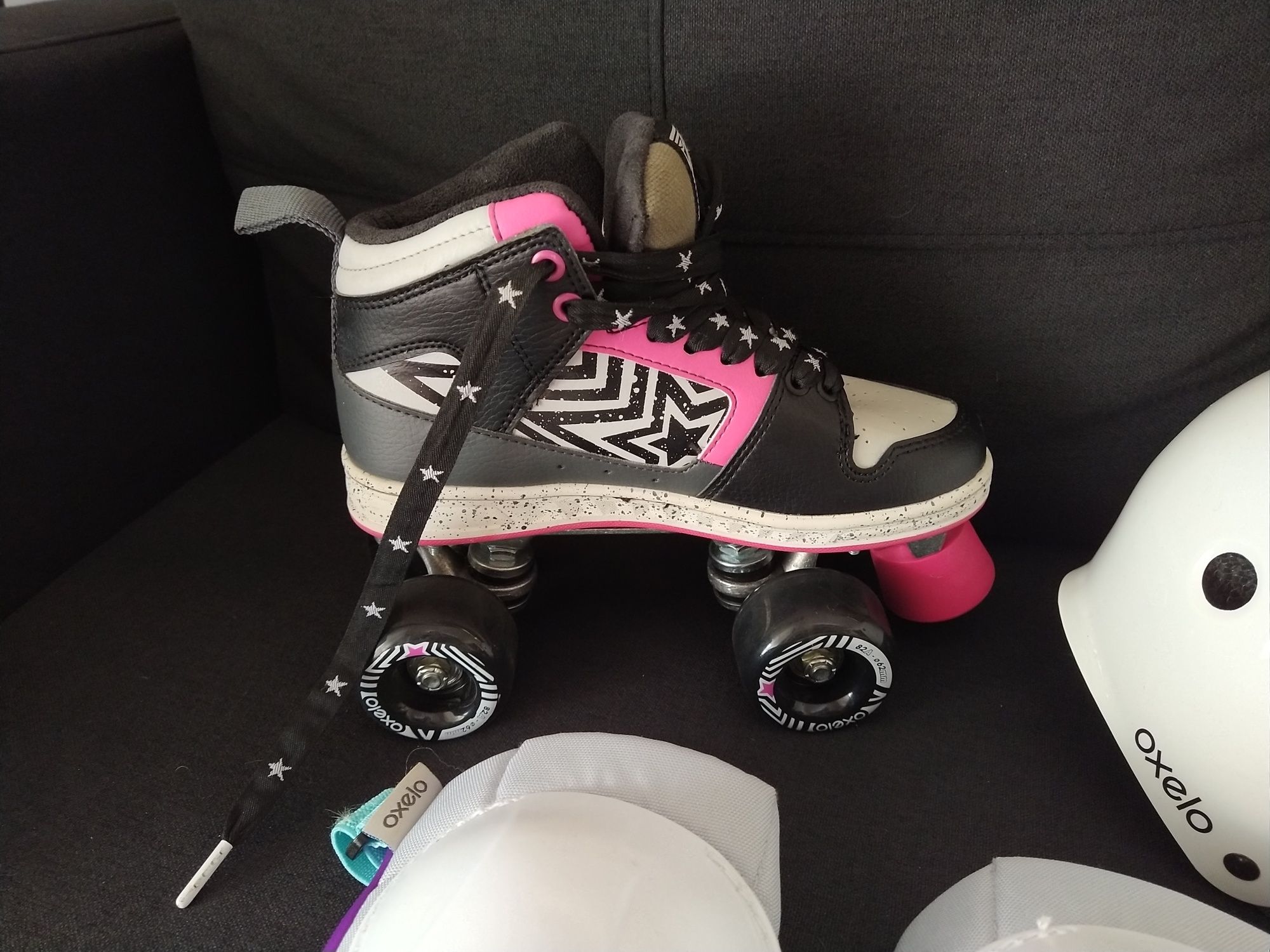 Patins quatro rodas OXELO + conjunto joelheiras cotoveleiras e 1 punho