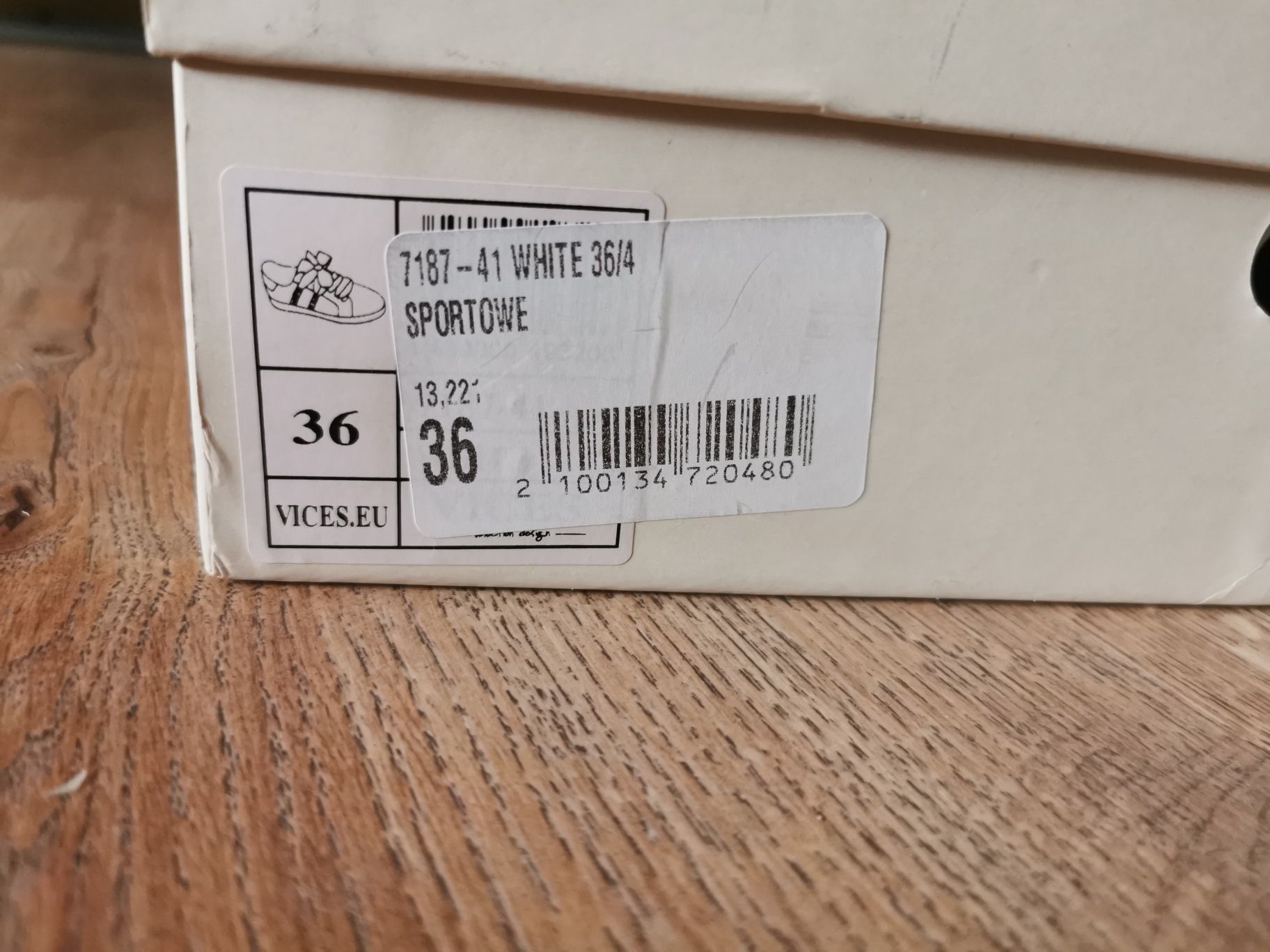 Nowe Białe buty sportowe r. 36