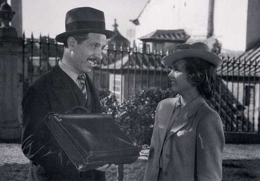 The Castle Coast 1943 (Maria Matos/António Silva) Restored Version64409482664450124