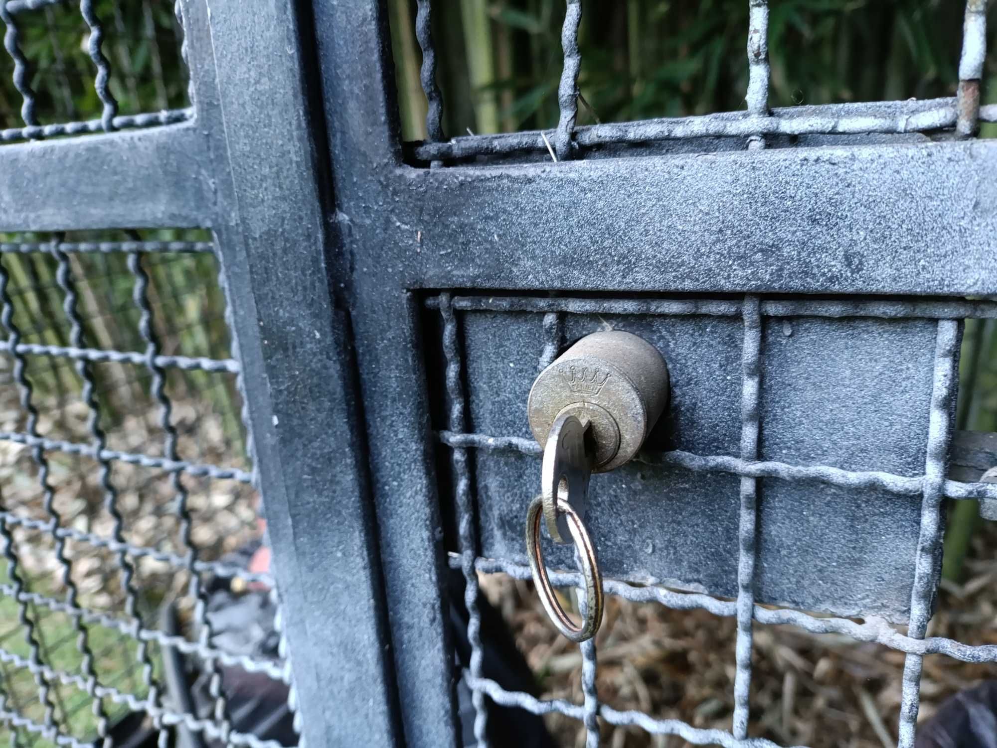 Gaiola de proteção para botijas de gás com fechadura