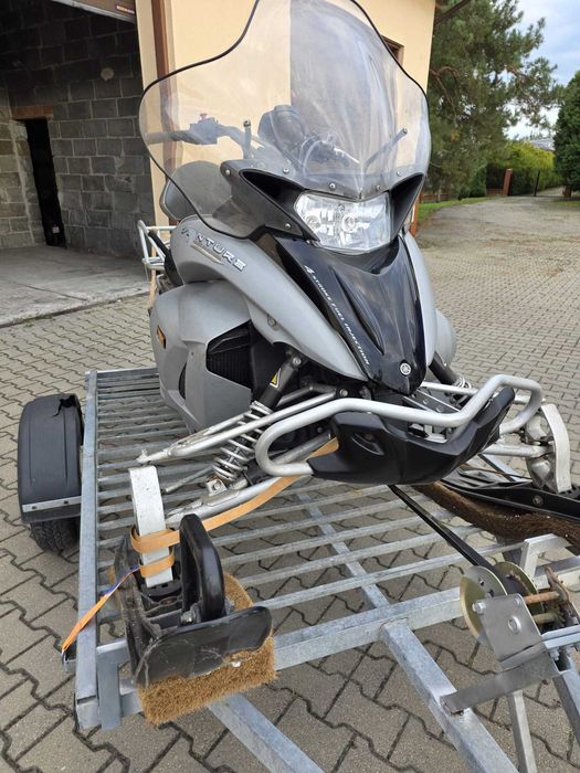 Skuter Śnieżny YAMAHA Venture z przyczepka / mały przebieg