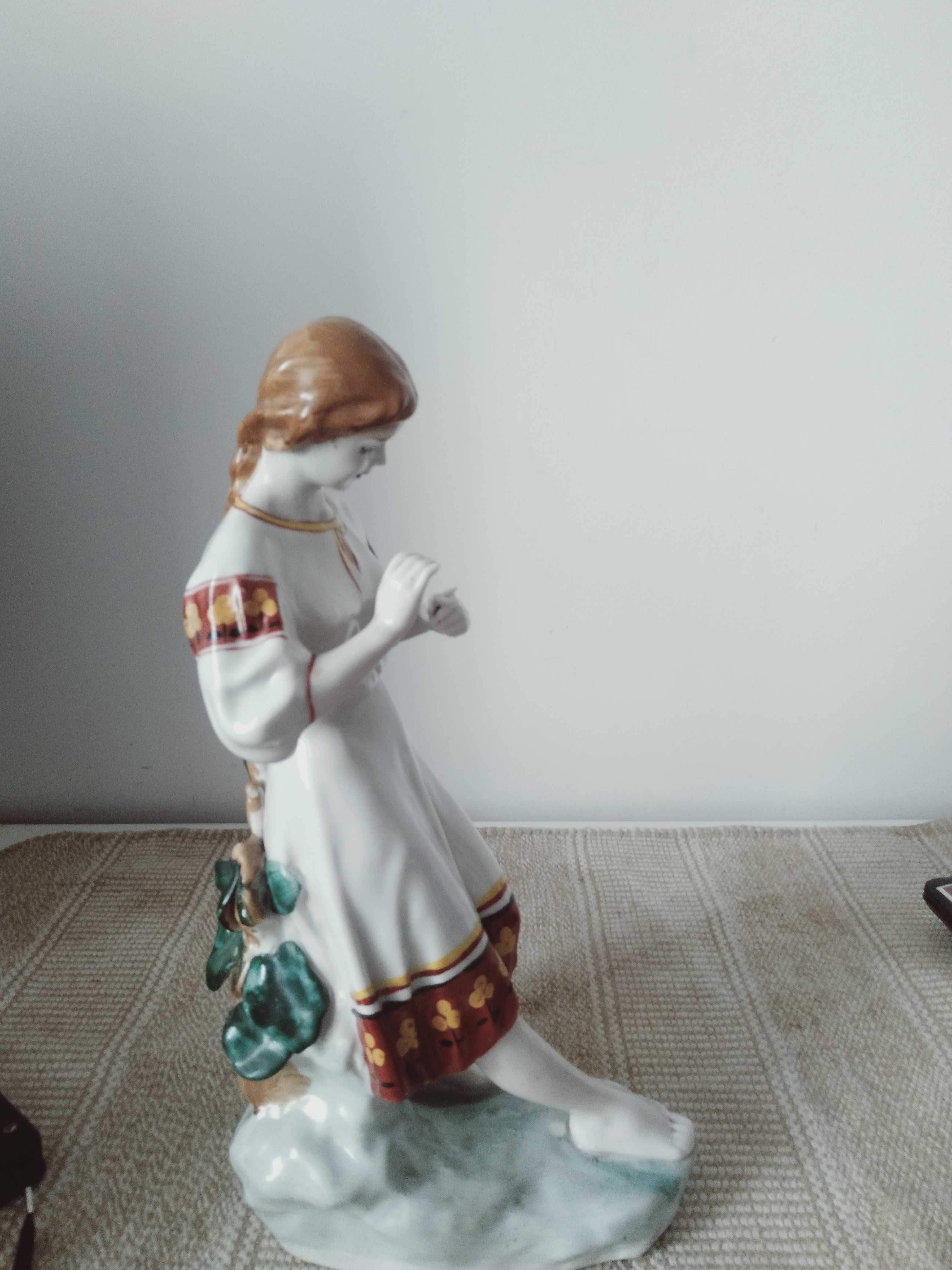 Figurka porcelanowa dziewczyna Połonne Ukraina PRL