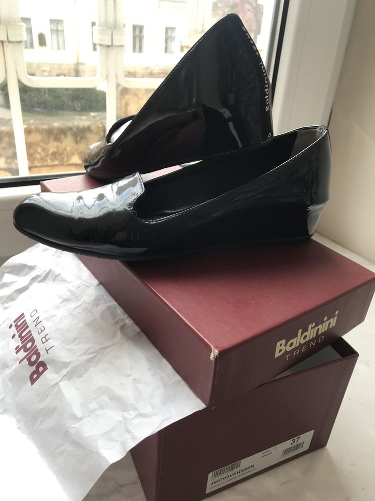 Baldinini женские лаковые туфли, Италия, новые, 37 размер
