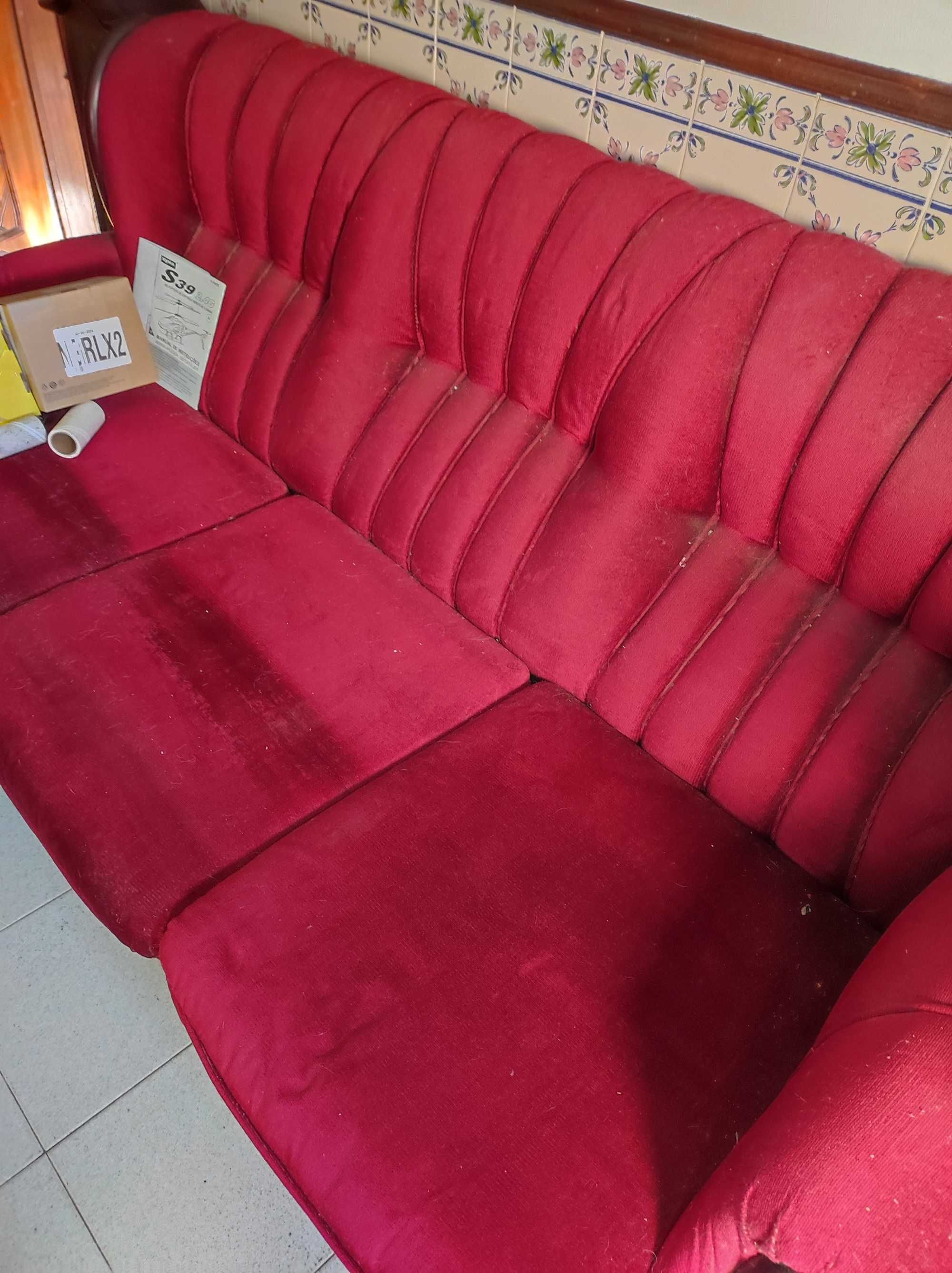 Sofá 3 lugares + 2 sofás de um lugar + microondas