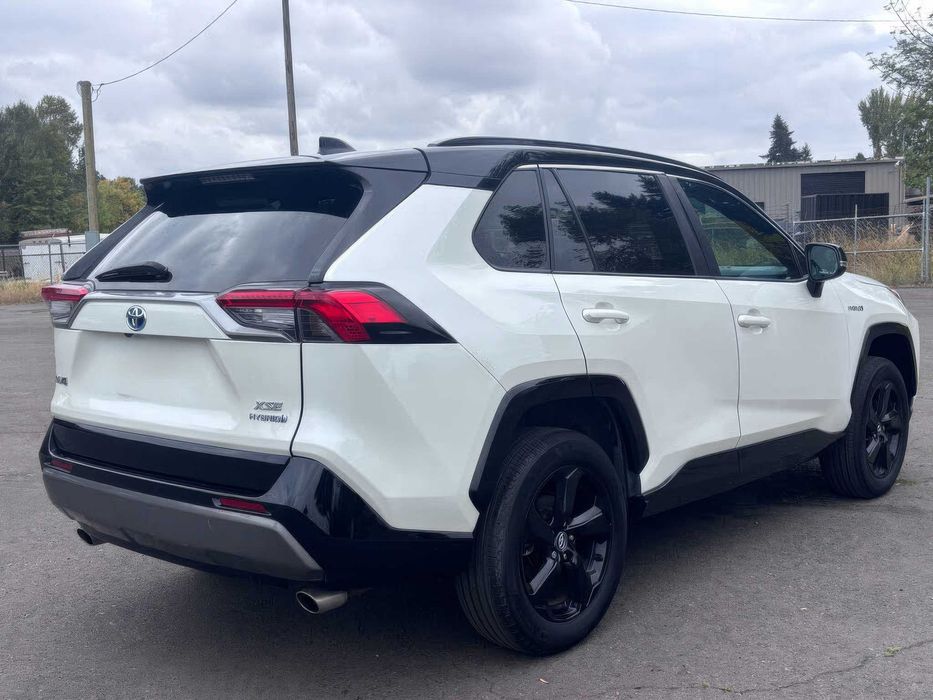 Toyota RAV4 Hybrid XSE      2020