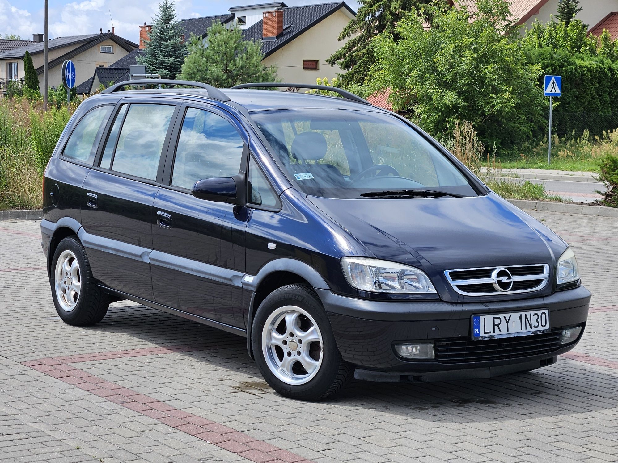 Opel Zafira rodzinny VAN