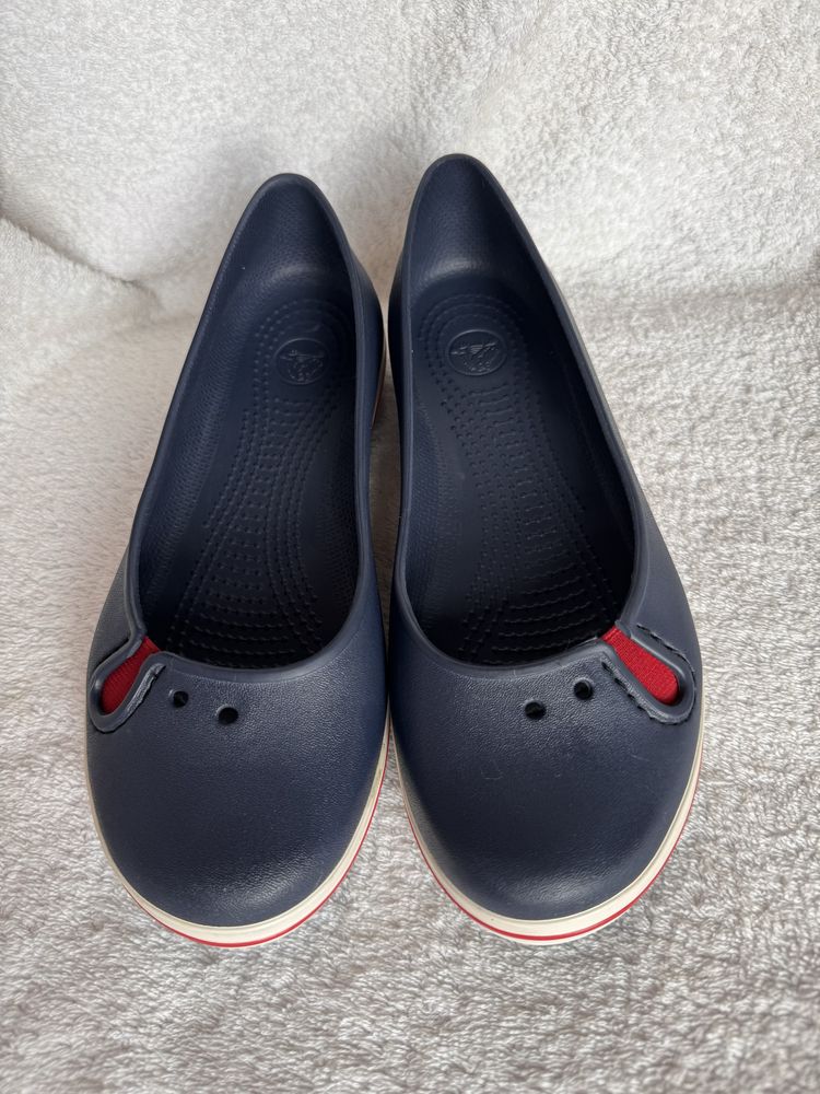 Балетки кроксы crocs w7 37p синие