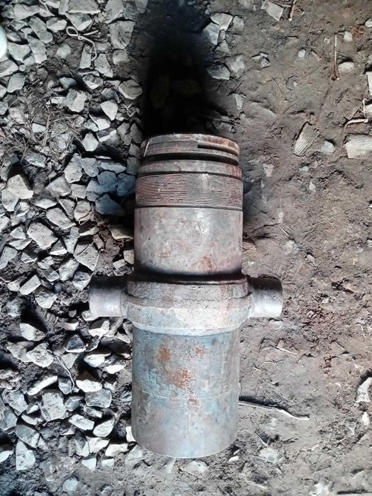 Циліндр на чотири штоки.