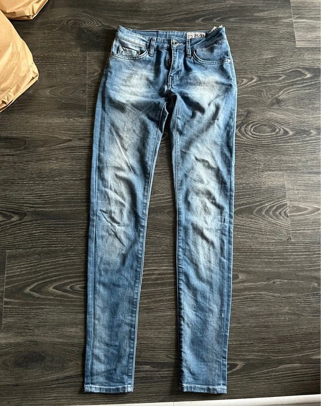 Spodnie jeansowe Crocker