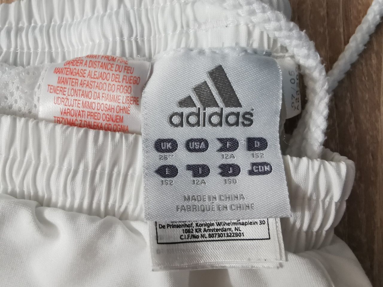 152 Adidas białe spodnie dresowe