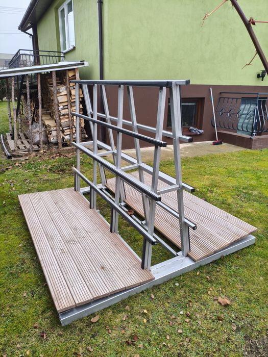 Stojak transportowy do przewozu okien