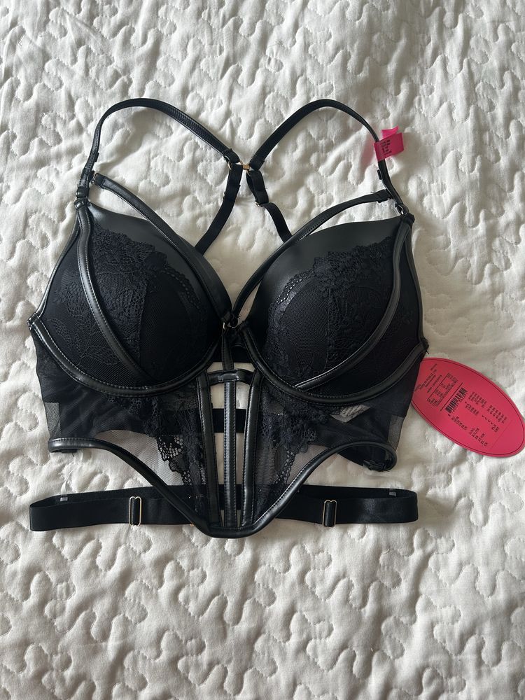 Zestaw Hunkemoller 70d i stringi L