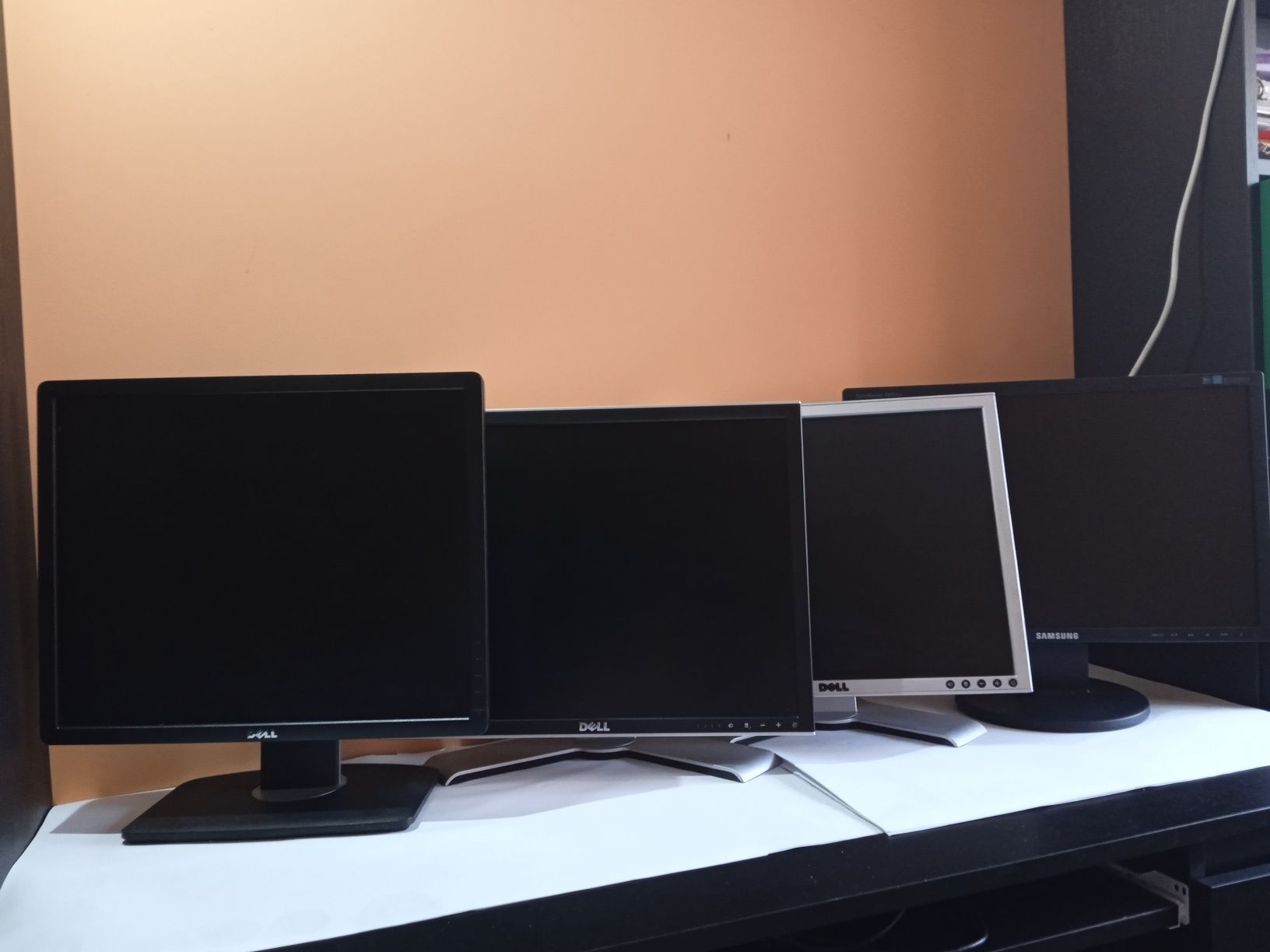 Monitory Dell, Samsung LCD/LCD