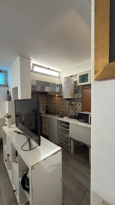 T0/Studio cave alta com janela e boa iluminação