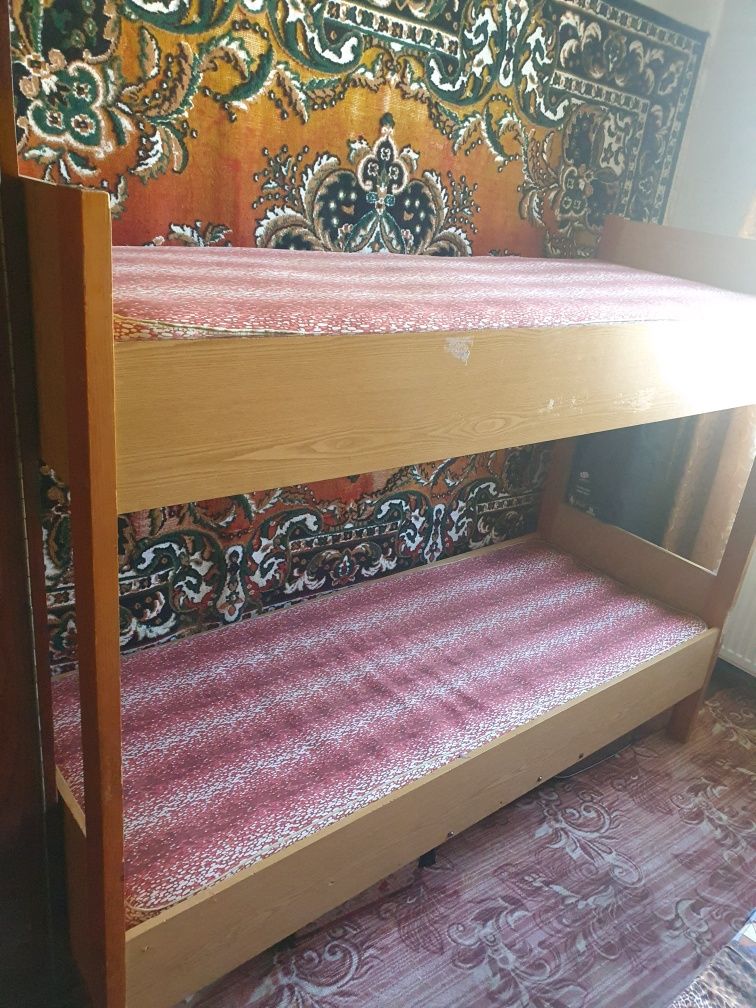 Двухповерхова кровать