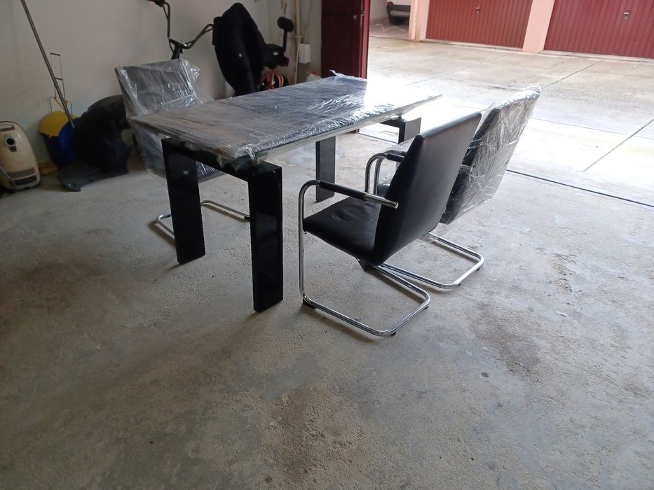 Mesa Sala Jantar - Tampo em Vidro Temperado, Com 4 cadeira