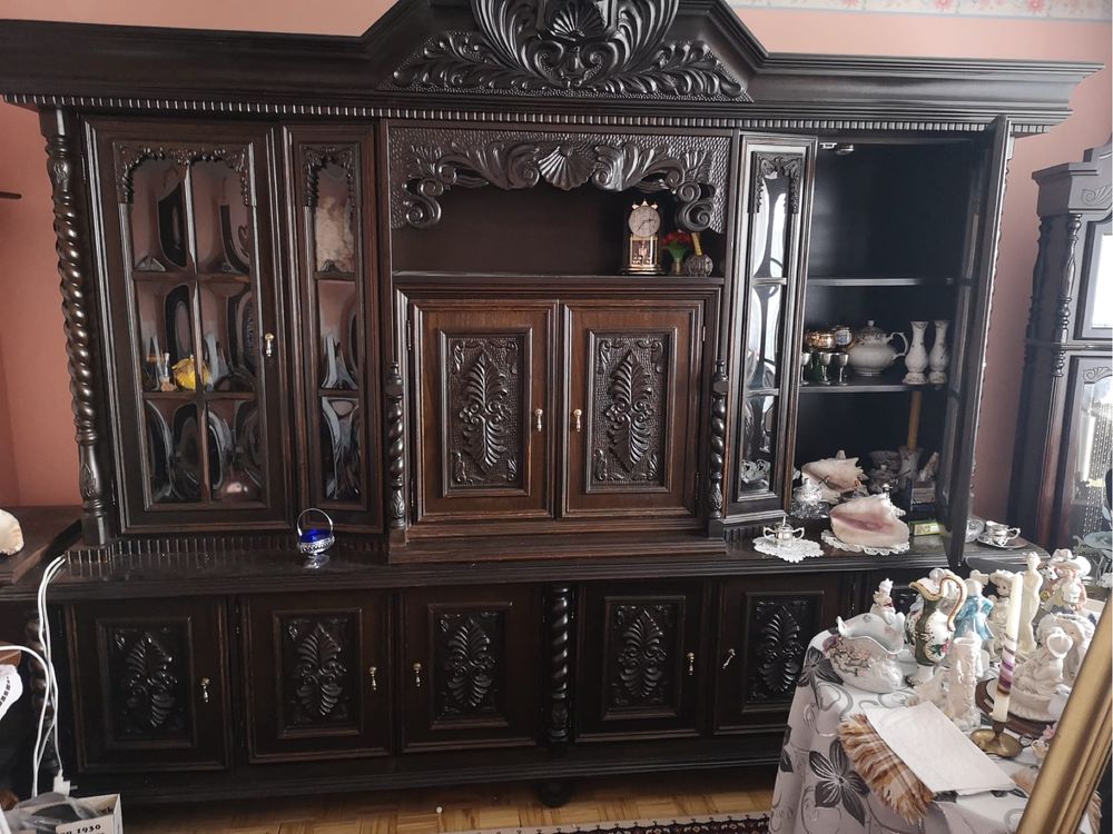 Duży zdobiony drewniany kredens SPRZEDAM