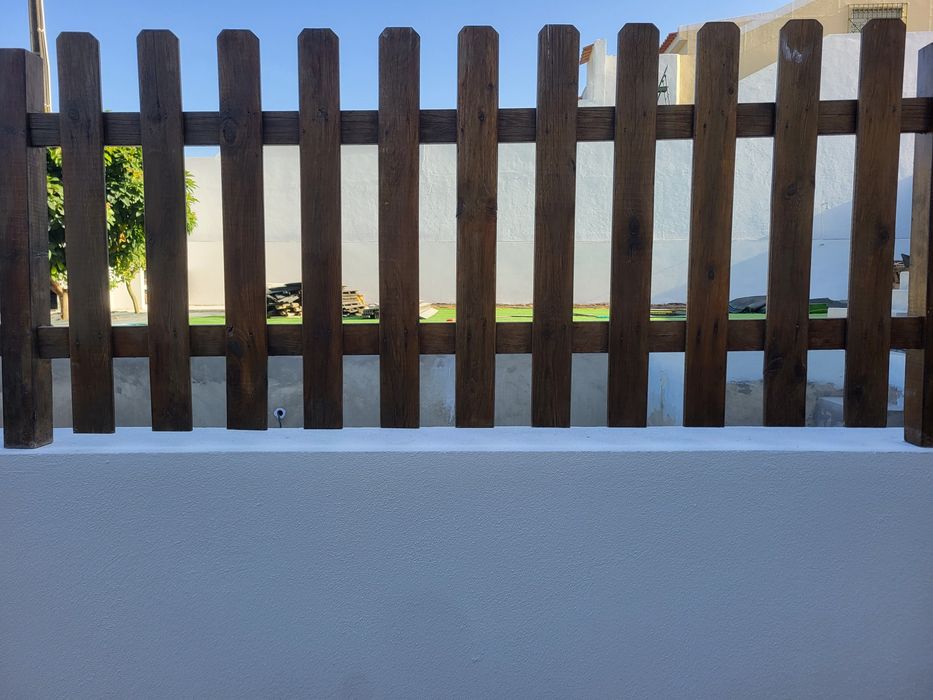 Vedação de madeira p/ desocupar