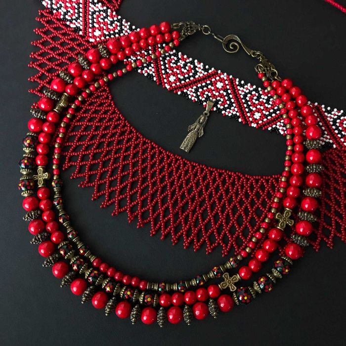 Набір прикрас в національному стилі